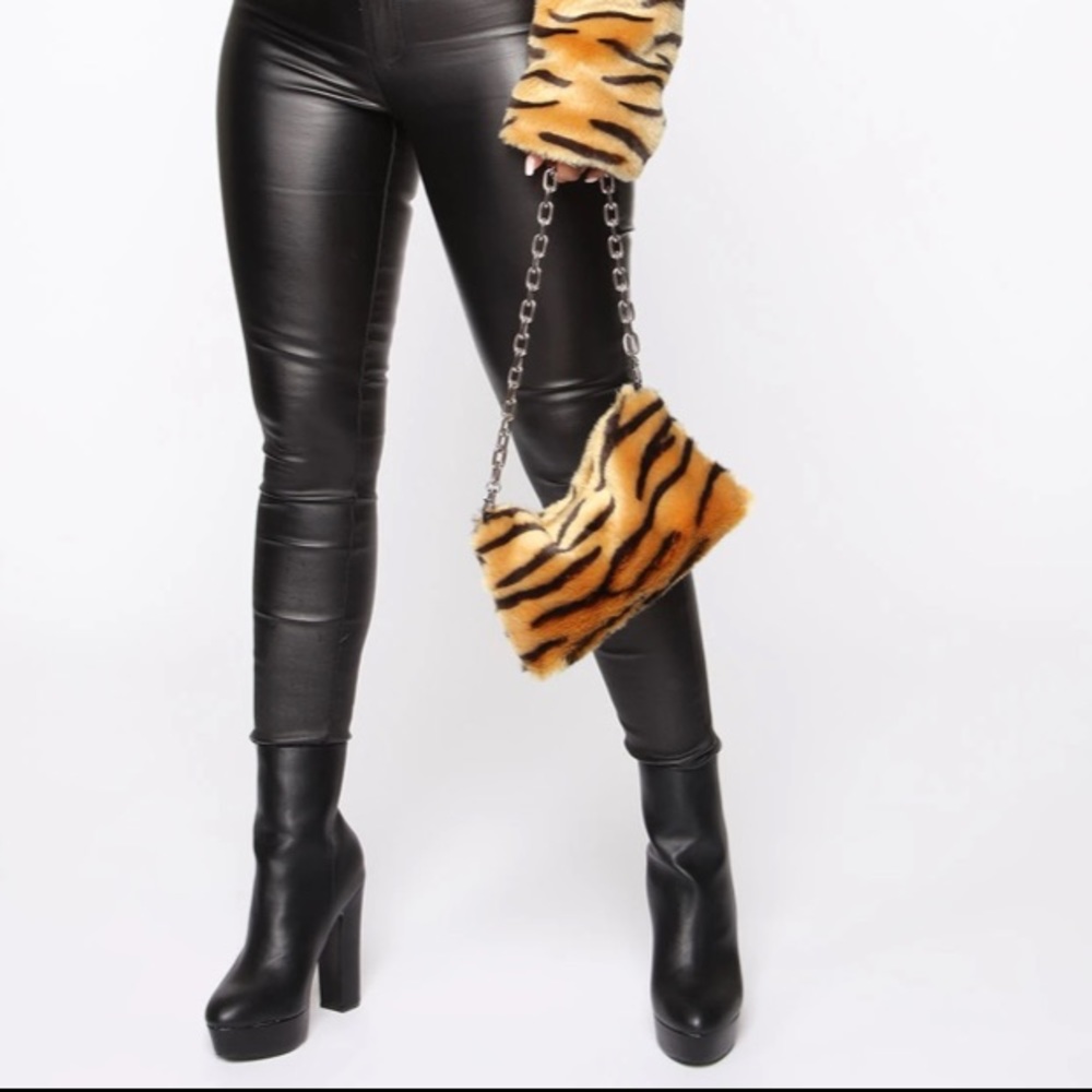 FASHION NOVA - Picture 3 of 3